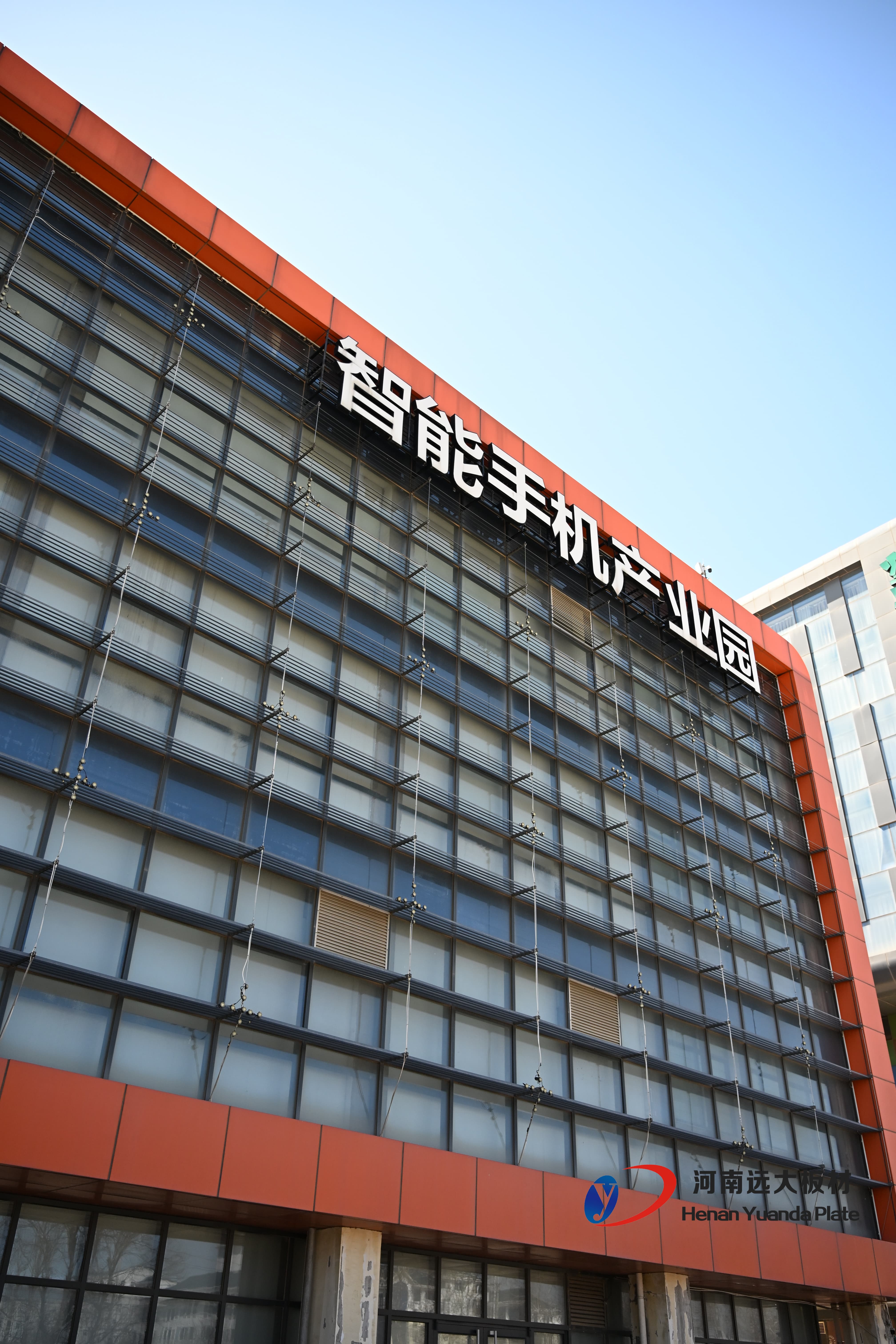 聚氨酯封邊巖棉板智能手機產(chǎn)業(yè)園項目(圖3)
