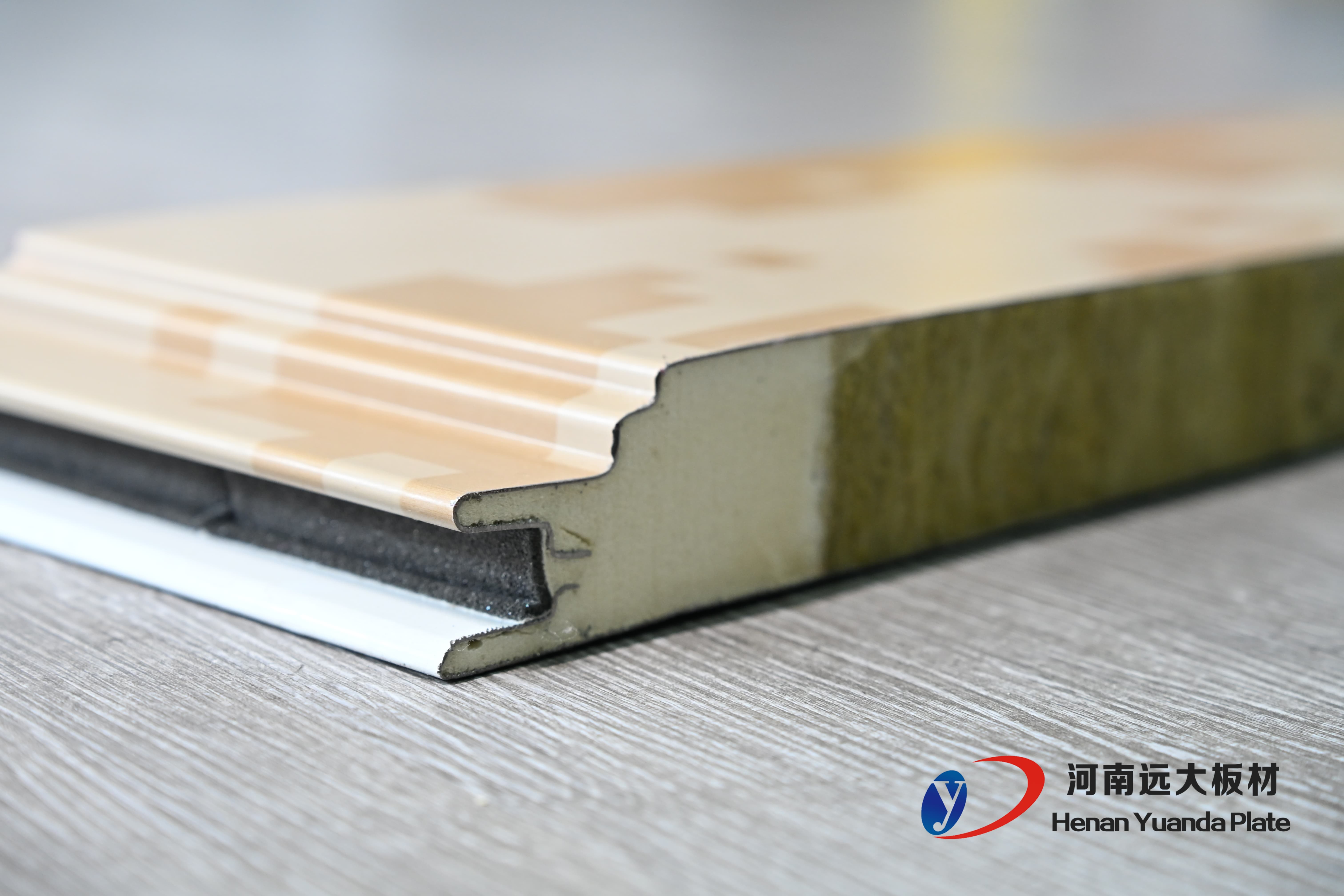 解決傳統(tǒng)巖棉板痛點(diǎn)！河南遠(yuǎn)大聚氨酯封邊巖棉板為建筑外墻注入“強(qiáng)心劑”(圖1)